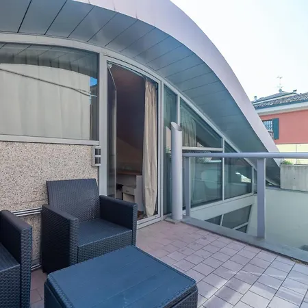 Chic & Modern With Terrace